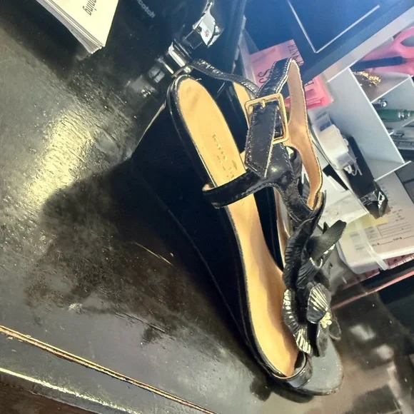 kate spade black floral patent leather sandals with ankle strap - Picture 3 of 3